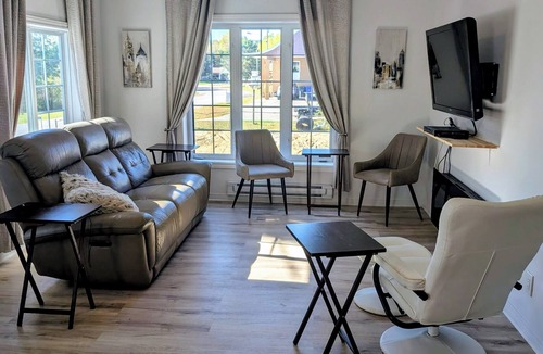 Lac-Cayamant Ski Chalet | Cosy 3 bedrooms cottage, 4 seasons close to Cayamant lac and trail. Free parking