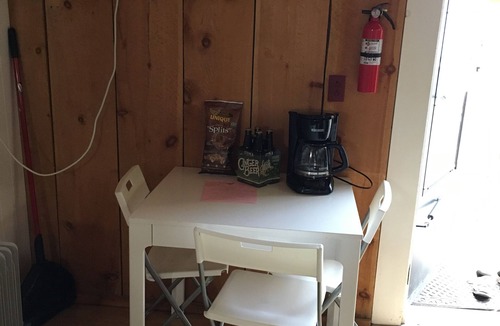 Trumansburg Cabin | Cosy cabin with lake views from patio sleeps 6!