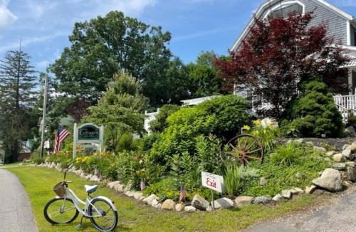 Wolfeboro Apartment | Cottage 1-2 -2 Bedroom 1 Bath End Unit with Kitchenette Private Courtyard Pet Friendly fee applies