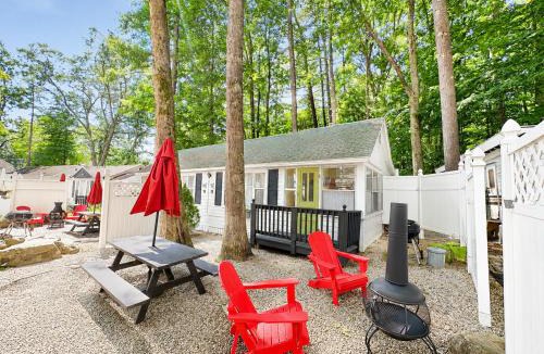 Wolfeboro Hotel | Cottage 12 - King Bed Child Loft w Twin Private Bath Kitchenette Pets Allowed Fee applies