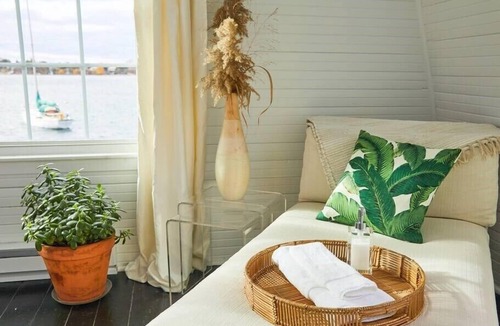 Tiverton House | Cottage 29 - Luxury Waterfront Getaway Cottage
