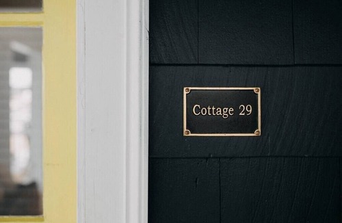 Tiverton House | Cottage 29 - Luxury Waterfront Getaway Cottage