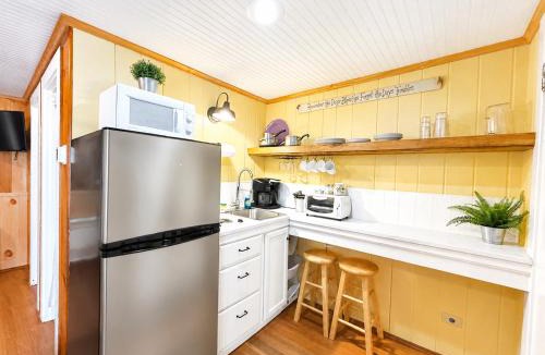 Wolfeboro Apartment | Cottage 4 - Queen and Full Beds Child Loft w 2 Twins Private Bath Kitchenette Pets Allowed Fee applies