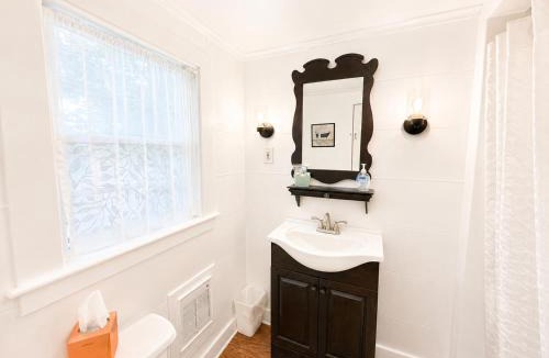 Wolfeboro Apartment | Cottage 4 - Queen and Full Beds Child Loft w 2 Twins Private Bath Kitchenette Pets Allowed Fee applies