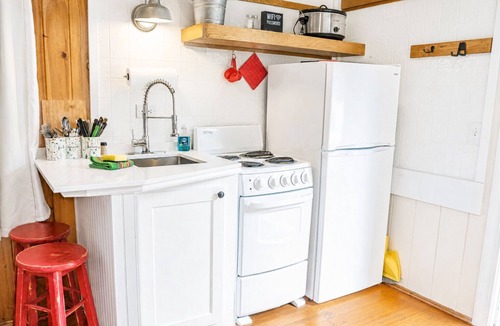 Wolfeboro Cottage | Cottage 5-6 - Year Round Pet Friendly - 2 Bedroom/1 Bath End Unit