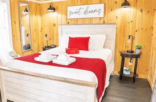 Wolfeboro Apartment | Cottage 7 - Stand Alone Queen Bed Child Loft w Twin Private Bath Kitchenette Pets Allowed Fee applies