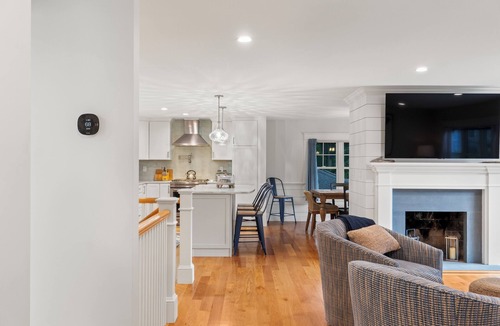York Harbor House | Cottage by the Cliff. 5 minute walk to oceanside Cliff Walk. Newly renovated.