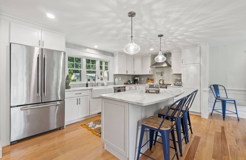 York Harbor House | Cottage by the Cliff. 5 minute walk to oceanside Cliff Walk. Newly renovated.