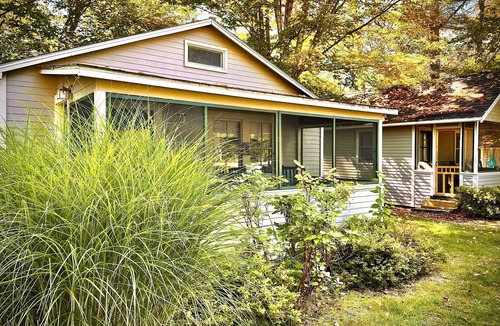 Bridgewater House | Cottage by the Lake #3 - Blossoms