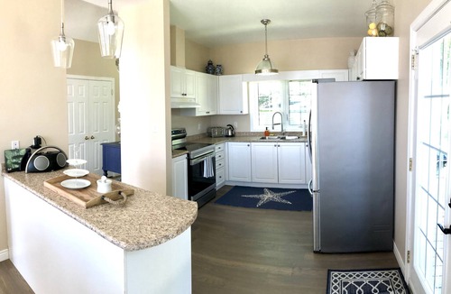 Honey Harbour Cottage | Cottage in Muskoka, Georgian Bay. 3 bed 2 bath with shallow entry beach