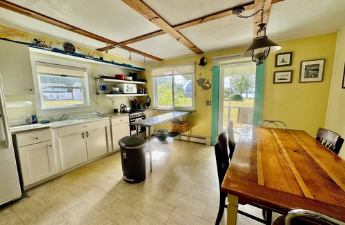 Pipes Cove Cottage | Cottage on Beach front Estate Walk to Village