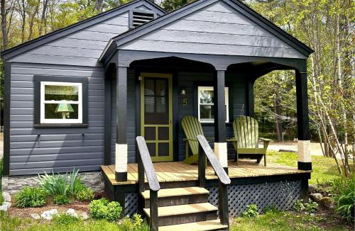 Holderness Hotel | Cottage Place on Squam Lake