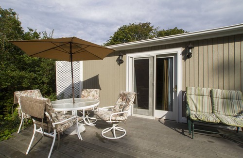 Fifth Ward Cottage | Cottage - Walk to the Mansions, Cliff Walk, Reject's Beach, Tesla charger