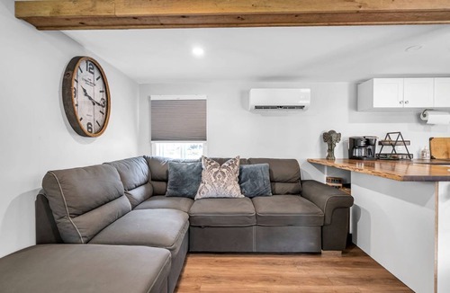 South Glengarry Cottage | Cottages at Penny's CovenThe Sunshine Nook - Cottage #4