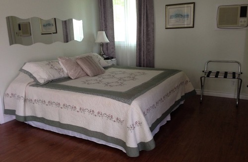 Peterborough Bed & Breakfast | Country Atmosphere - City amenities, Minutes to downtown