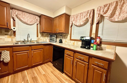 Montague House | Country Comfort Cabin, Delaware River Eden Islands