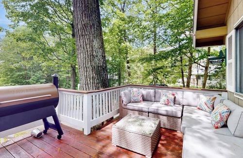 Tuftonboro House | Country dog friendly lake house w/access to beaches, tennis & pickleball