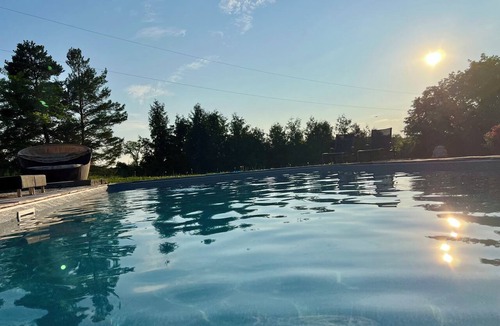 Cavan-Monaghan House | Country estate getaway, sleeps 10+ salt water pool.
