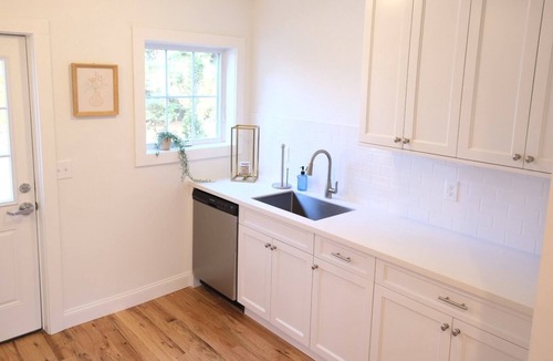 Newtown Condo | Country Getaway in Historic Inn