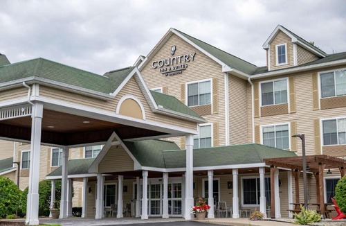 Queensbury Hotel | Country Inn & Suites by Radisson, Queensbury - Lake George , NY