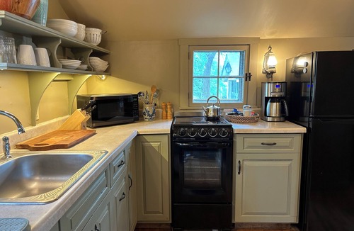 Montpelier Cottage | Countryside Cottage with Sauna and Fireplace