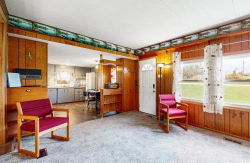 Cameron House | Countryside Couples Retreat! Gateway to Corning