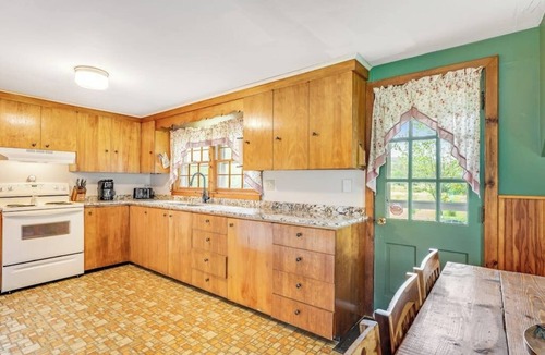 Roxbury House | Countryside home near skiing with amazing views, firepit & hot tub