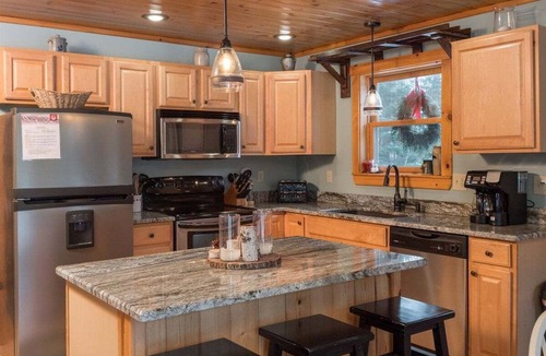 Bethel Ski Chalet | Countryside Retreat - Mountain Style Chalet