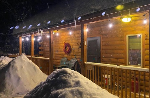 Intervale House | Couples Getaway Log Cabin in the White Mountains
