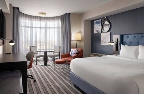 Coolidge Corner South Side Hotel | Courtyard by Marriott Boston Brookline