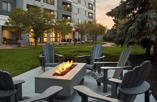 Northeast Mississauga Hotel | Courtyard by Marriott Mississauga - Airport Corporate Centre West