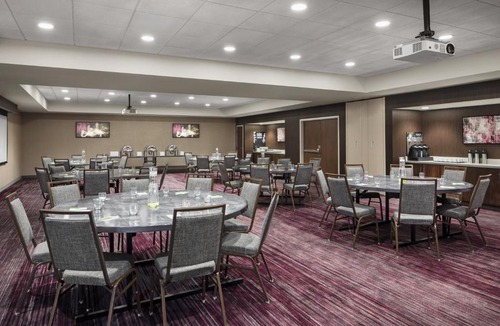 Ampere Hotel | Courtyard by Marriott Wayne Fairfield