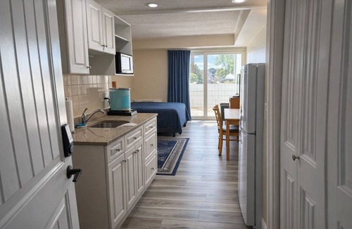 Hyannis Hotel | Courtyard Resort