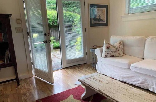 Langley Apartment | Courtyard Studio Apt
