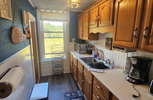Stonington House | Cove Cottage - Classic Cape on Webb Cove
