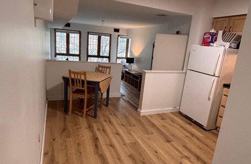 Southwark Apartment | Cozy 1-bedroom apartment in pleasant Philadelphia with AC