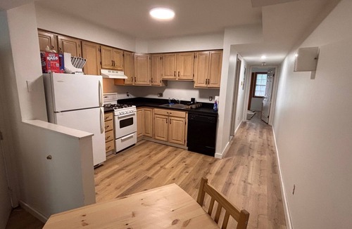 Southwark Apartment | Cozy 1-bedroom apartment in pleasant Philadelphia with AC