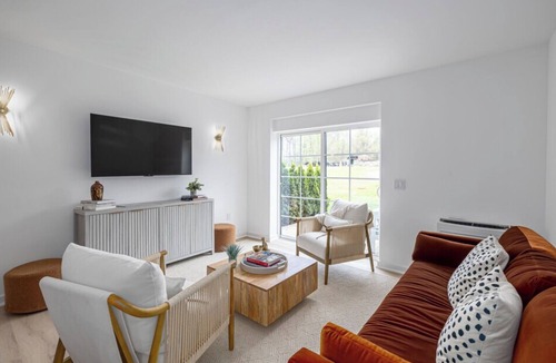 Greenwich Apartment | Cozy 1-bedroom apartment in lovely Greenwich with Gym and Patio