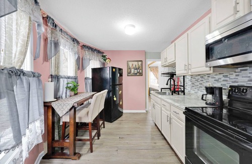 Asylum Hill Apartment | Cozy 1-bedroom apartment in gorgeous Hartford with AC