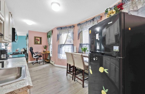 Asylum Hill Apartment | Cozy 1-bedroom apartment in gorgeous Hartford with AC