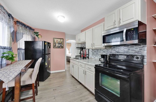 Asylum Hill Apartment | Cozy 1-bedroom apartment in gorgeous Hartford with AC