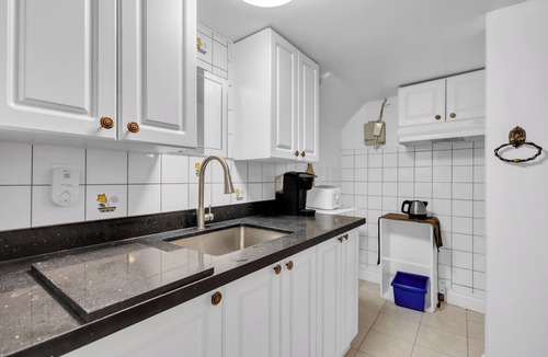 Scarborough Apartment | Cozy 1-bedroom apartment in beautiful Toronto area.Pet Friendly.