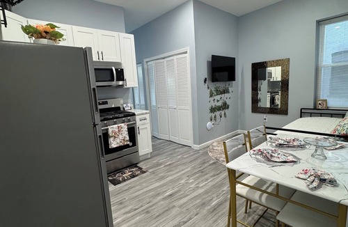 Forest Hill Apartment | Cozy 1-bedroom apartment in delightful Newark with AC