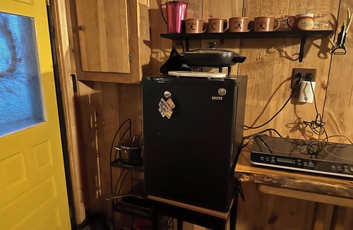 Kennebec Cabin | Cozy 1-bedroom cabin on Cobbossee Lake.