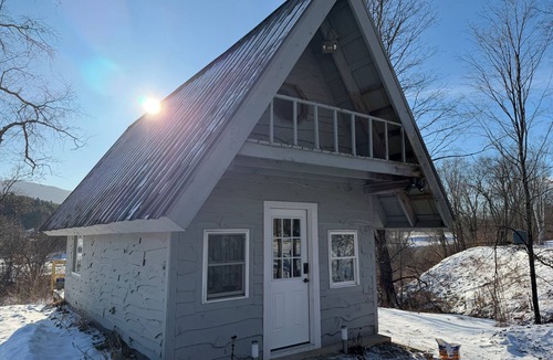 Moscow Ski Chalet | Cozy 1-bedroom chalet in beautiful Stowe with AC