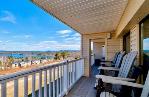 Laconia House | Cozy 1 Bedroom Condo with Lake Winni Views!