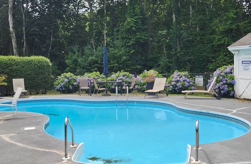 Charlestown Cottage | Cozy 1-bedroom cottage in beautiful Charlestown with AC