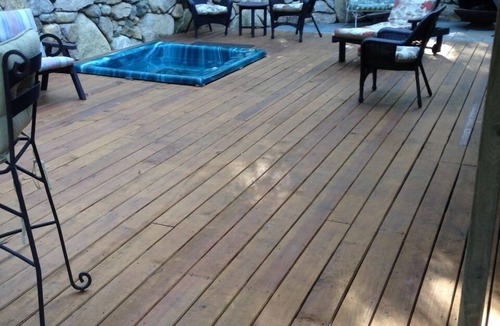 Tisbury Apartment | Cozy 1 bedroom, Hot Tub & Deck, .75 mile to town beach