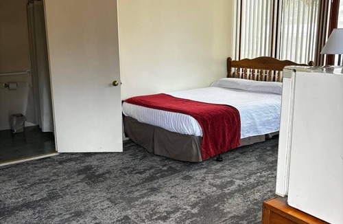 Hamilton Hotel | Cozy 1-bedroom hotel room in serene Hamilton - #306 Mohawk