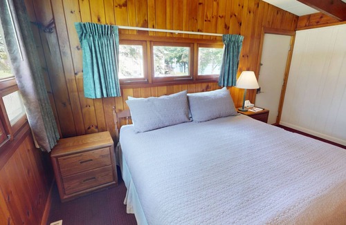 Hamilton Hotel | Cozy 1-bedroom hotel room in pleasant Hamilton - #310 Highline